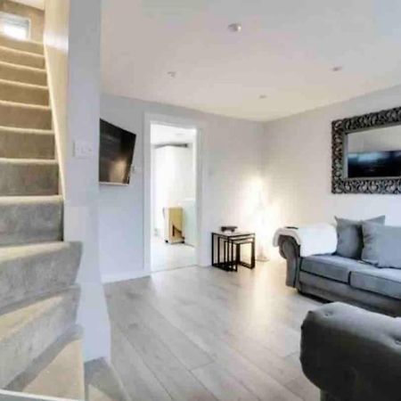 Villa Recently Renovated,Modern House. Train Station North Mymms Esterno foto