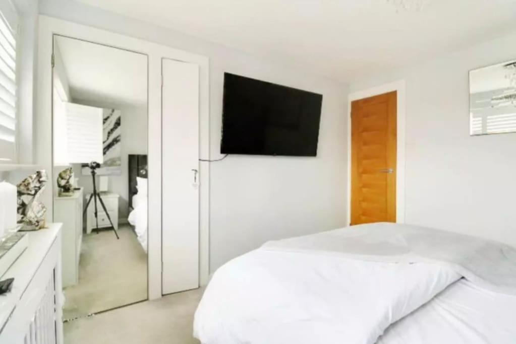 Villa Recently Renovated,Modern House. Train Station North Mymms Esterno foto