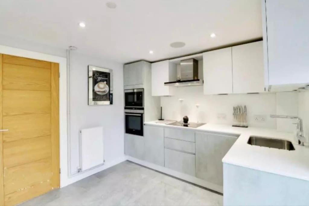 Villa Recently Renovated,Modern House. Train Station North Mymms Esterno foto