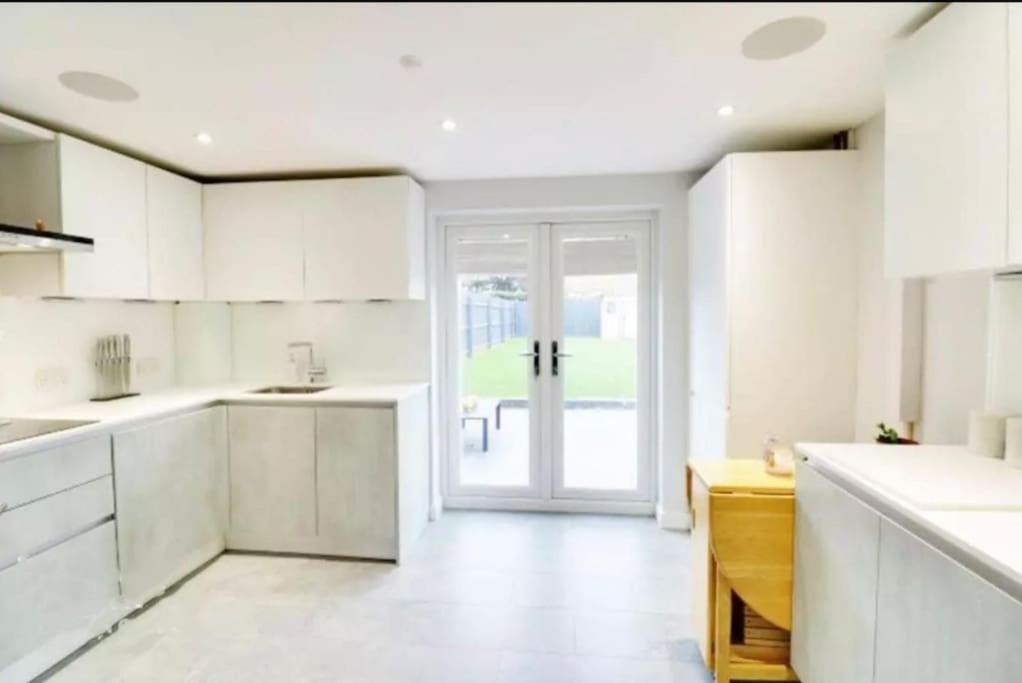 Villa Recently Renovated,Modern House. Train Station North Mymms Esterno foto