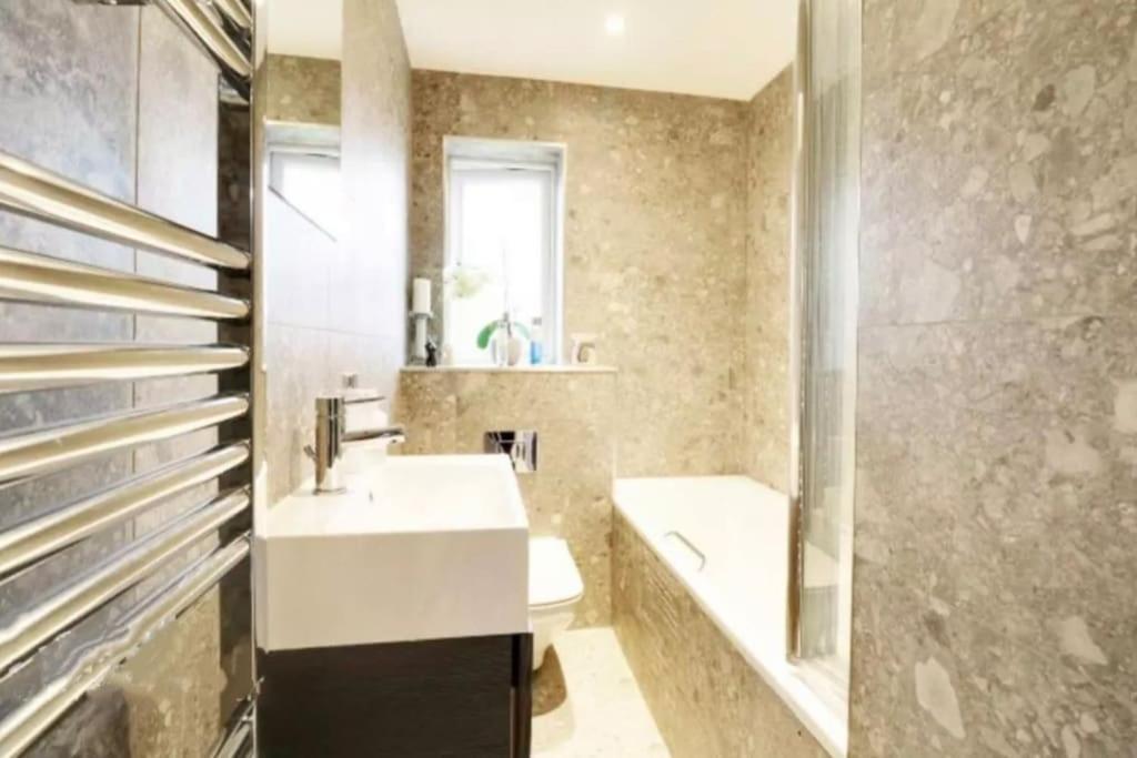 Villa Recently Renovated,Modern House. Train Station North Mymms Esterno foto