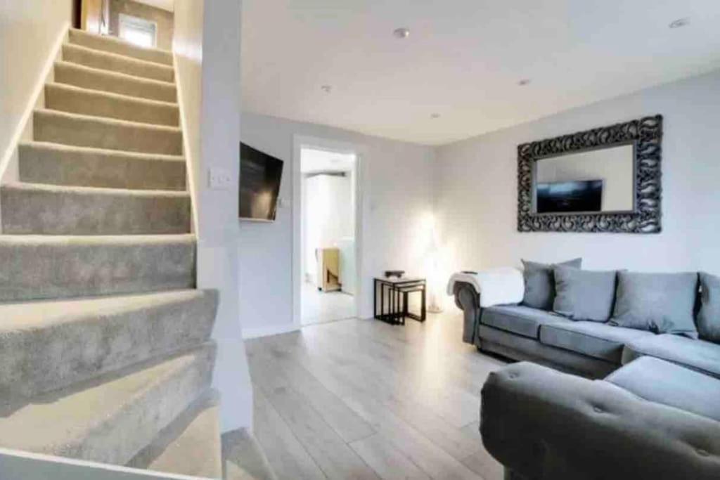 Villa Recently Renovated,Modern House. Train Station North Mymms Esterno foto